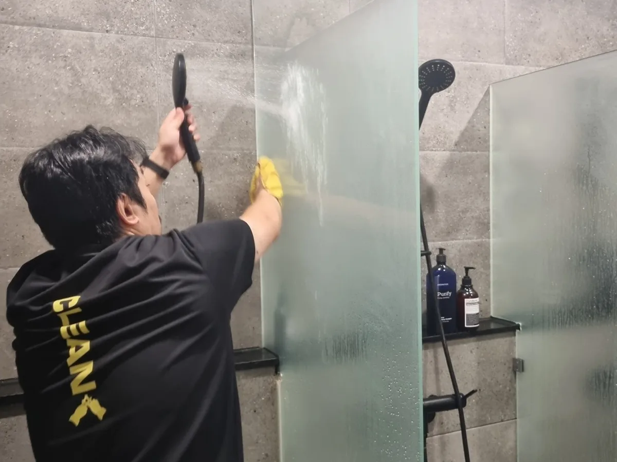 서해구 가정동 헬스장 복도·대기 동선 야간 위생청소 사례 - 행진크린