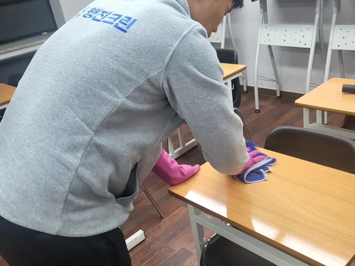 연수구 선학동 유치원 책걸상 교실 위생청소 사례 - 행진크린