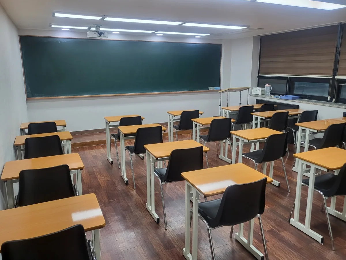 미추홀구 문학동 스터디룸 미팅룸 장비 주변 정밀 위생청소 사례 - 행진크린