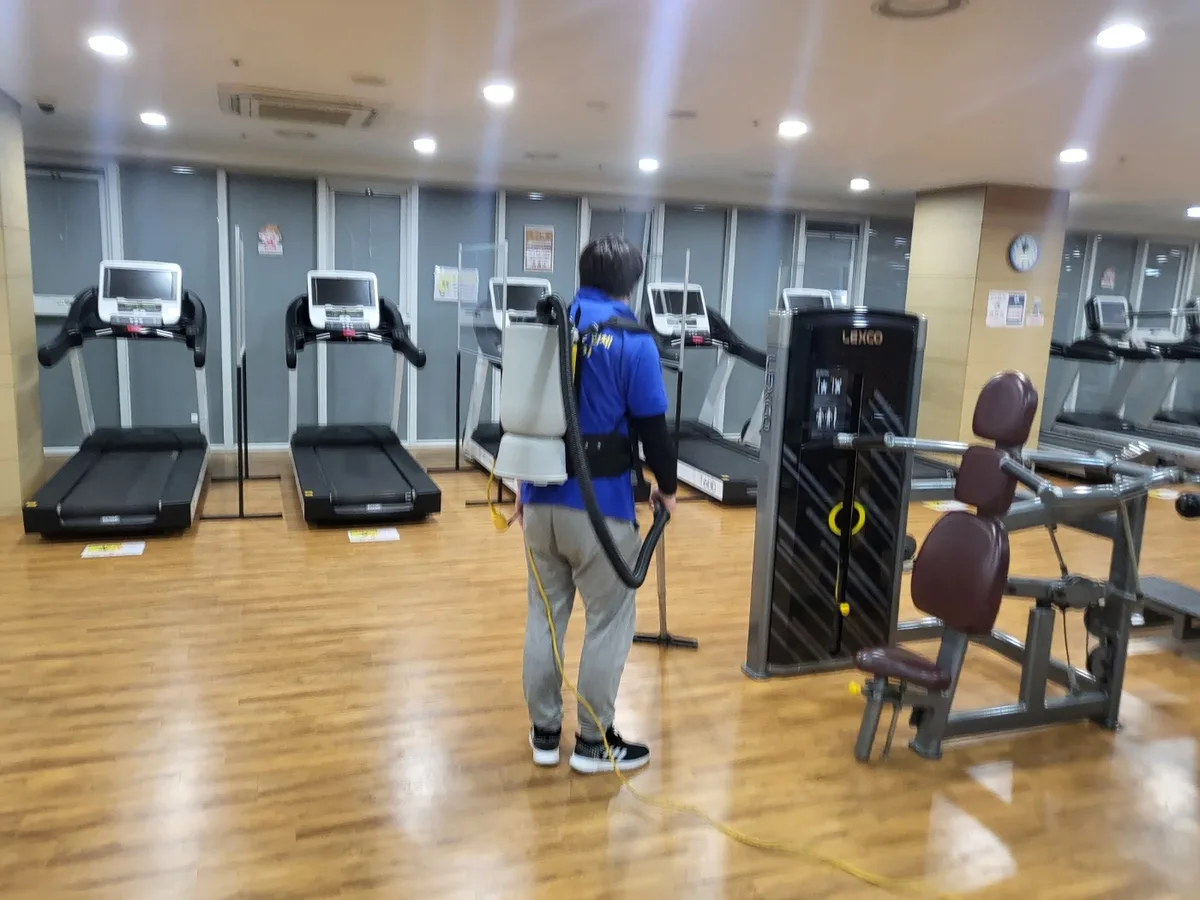 서해구 검암동 헬스장 샤워실 장비 주변 정밀 위생청소 사례 - 행진크린